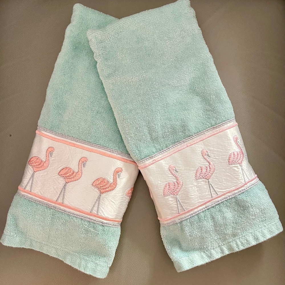 VTG Pair of JCPenney Mint Green Hand Towels w/Flamingos, 16” x 25”